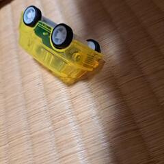 車のおもちゃ黄色の画像