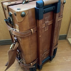 機内持ち込みサイズです　EURASIA/トラベルキャリー/レザー　トラベルバッグの画像