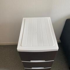 プラスチック製収納チェスト（3段）状態良好です。/ Plastic chest of 3 drawers – good conditionの画像
