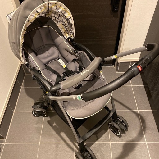 【美品 】 アップリカ ベビーカー 
ラクーナクッション ハンドルレザー