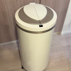 ZitA 58ℓ 自動ゴミ箱(旧型モデル)の画像