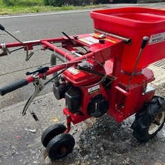 カンリウ 肥料散布機 自走式　肥料撒き機　3.5馬力　まきっこ　MF601 ブロードキャスター 歩行型 粒状 けいふん 米ぬか 肥料 散布 ガソリン　タンク60L 宮崎　程度良好の画像