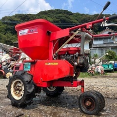 カンリウ 肥料散布機 自走式　肥料撒き機　3.5馬力　まきっこ　MF601 ブロードキャスター 歩行型 粒状 けいふん 米ぬか 肥料 散布 ガソリン　タンク60L 宮崎　程度良好の画像