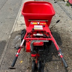 カンリウ 肥料散布機 自走式　肥料撒き機　3.5馬力　まきっこ　MF601 ブロードキャスター 歩行型 粒状 けいふん 米ぬか 肥料 散布 ガソリン　タンク60L 宮崎　程度良好の画像