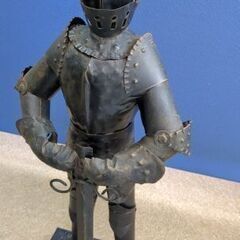 守ってくれそうな西洋の鎧のオブジェの画像