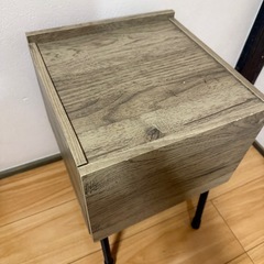 サイドテーブルの画像
