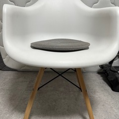 イームズチェアの画像