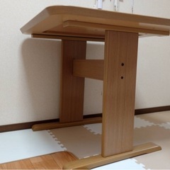 ダイニングテーブルの画像