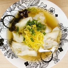 🍜【女性限定・夜の短時間バイト】ワンタン店で簡単な調理補助スタッフ募集！の画像