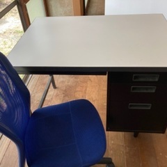 金属製の机 及び 椅子