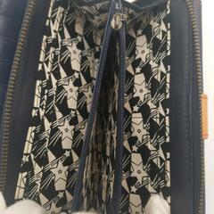【美品】ANNASUI　アナスイ　ラウンドファスナー　長財布　トラベルバックデザイン　オマケ付きの画像