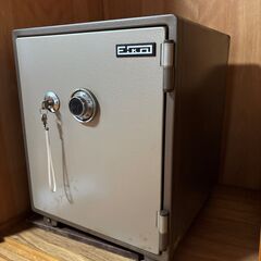 金庫（製造年月日　平成4年）無償。　EIKO　エーコー社製の画像