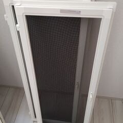 開き網戸の画像