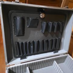 【決まりました】アルミケース　工具入れの画像