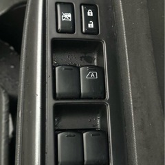 E12 ノート ニスモ右フロントドア DBA-e12の画像