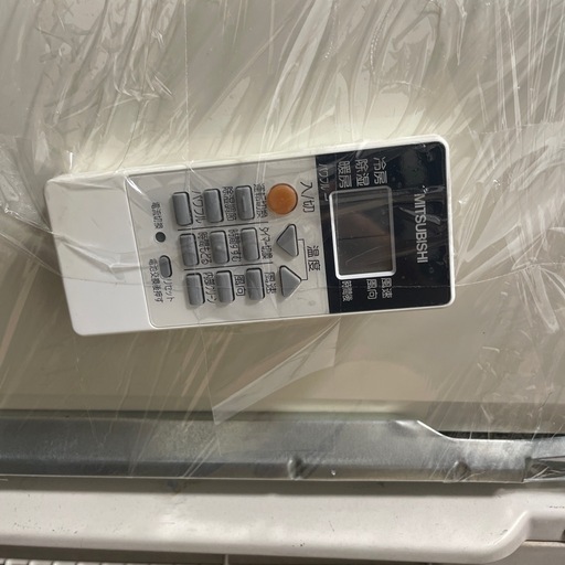相談中　
エアコンリモコン付き