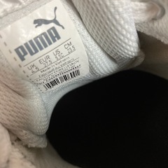 PUMA白スニーカーの画像