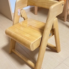 折りたたみ木製キッズチェアの画像