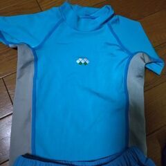 値下げしました。mont-bell.H&M　男児水着　ラッシュガード100 の画像