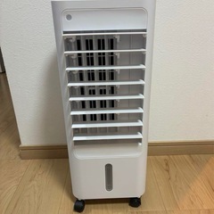 【美品】2024年 RF-T2495 コンパクト冷風扇 エアクールファンの画像