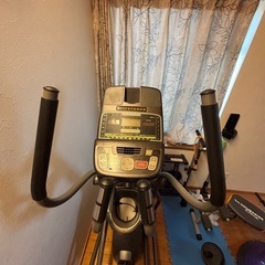 エリプティカル トレーニングマシン Livestrong暑い日に有酸素運動の画像