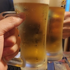 平日の昼間や、土曜日の夜に一緒に飲みに行ける方いませんか？