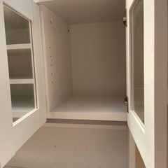 白くてかわいい
食器棚の画像