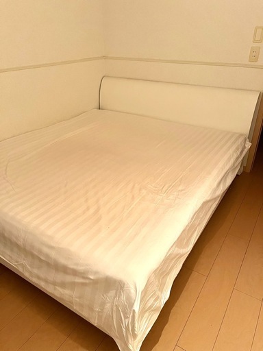 クイーンサイズベッド