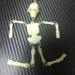 昭和レトロ【ホネホネロック】光るガイコツ　夜光　コスモス　ガチャ　駄菓子屋玩具　キーホルダーの画像