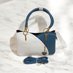 新品❤️ハンドバッグ✨軽量　お洒落 ショルダーバッグ 2way ブルー　ハートの画像