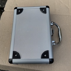 ミニルーターのケースと付属品の画像