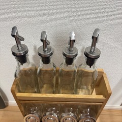 【IKEA ガラスボトル&ラックセット】オイル/調味料ボトル 収納ケース付き の画像