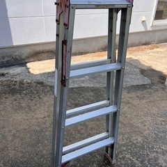 4段脚立の画像