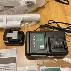 【最終価格！】【定価 本体9,980円＋フィルター1,100円】【新品未使用】ハイコーキ ハンディクリーナー R12DA(ESW) フィルター付の画像