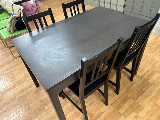 IKEA ダイニングテーブルと椅子4つ
