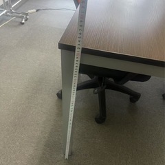 会議用テーブルと椅子の画像