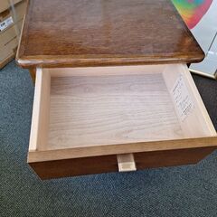 小さめのサイドテーブルの画像