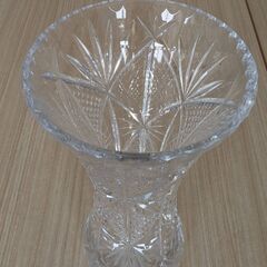 花瓶 カットガラスデザインの画像