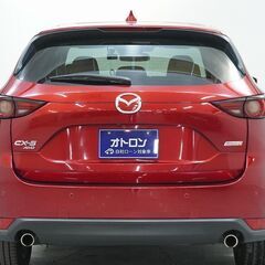白いシートがお洒落♪真っ赤なディーゼル車(*´Д｀)の画像
