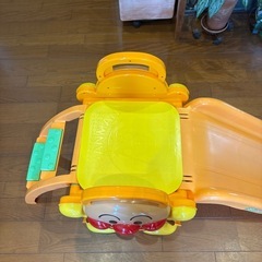 アンパンマン滑り台の画像