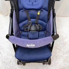 アップリカ　クルリー　B型ベビーカー　レザーハンドル　軽量　真横　付属品有！の画像