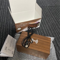 新品　ワイヤレス充電機能付き　スピーカー　時計