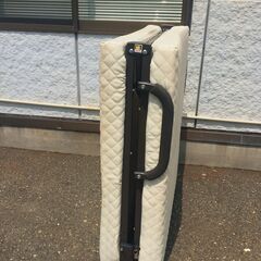 JM20074S)★大特価★シングルベッド 折りたたみ式 幅：約90cm 高さ：約30cm 奥行：約200cm 中古品【取りに来られる方限定】の画像