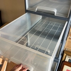 【収納ケースまとめ売り】引き出し式収納×2台＆フタ付き大型ケースの画像