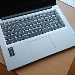 Lenovo ノートパソコンの画像