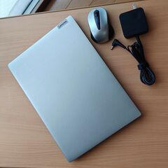 Lenovo ノートパソコンの画像