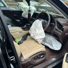 LS500事故車の画像