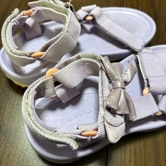 キッズファッションサンダル:紫色の画像