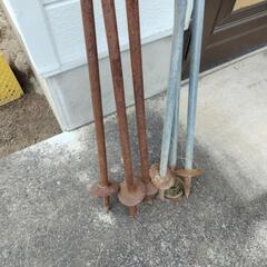 ３本脚支柱２本　鉄製　高さ約140cmの画像