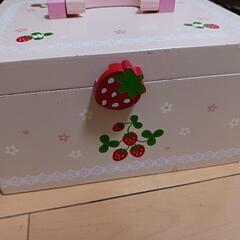 いちごの木箱　おもちゃセットの画像
